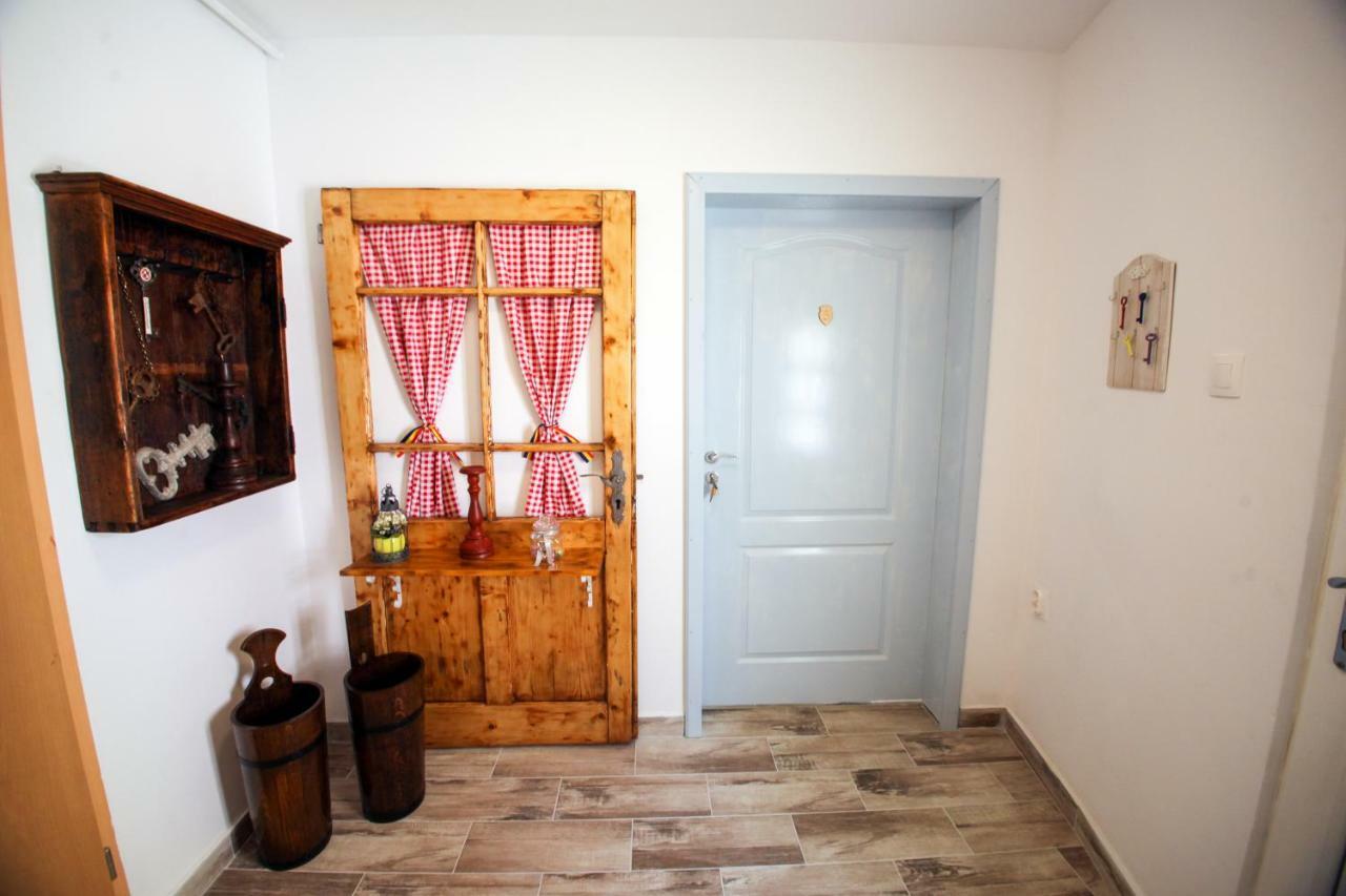 מלון סיגישוארה Casa Cu Usi - House Of Doors מראה חיצוני תמונה