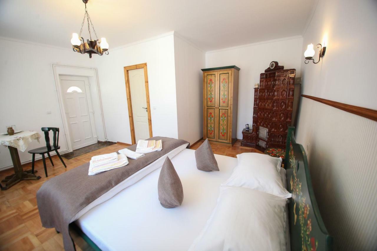 מלון סיגישוארה Casa Cu Usi - House Of Doors מראה חיצוני תמונה